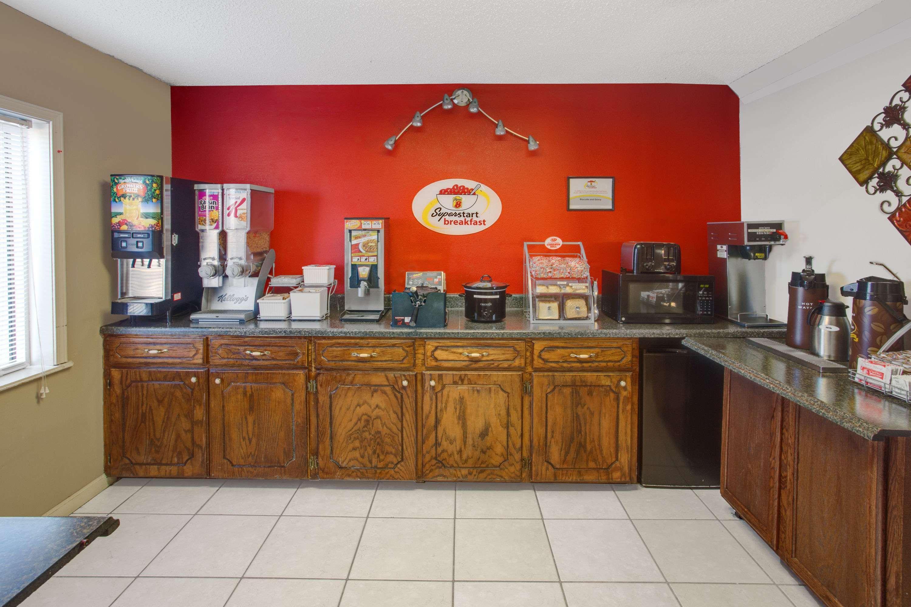 Super 8 By Wyndham Monticello Ar Motel Екстериор снимка