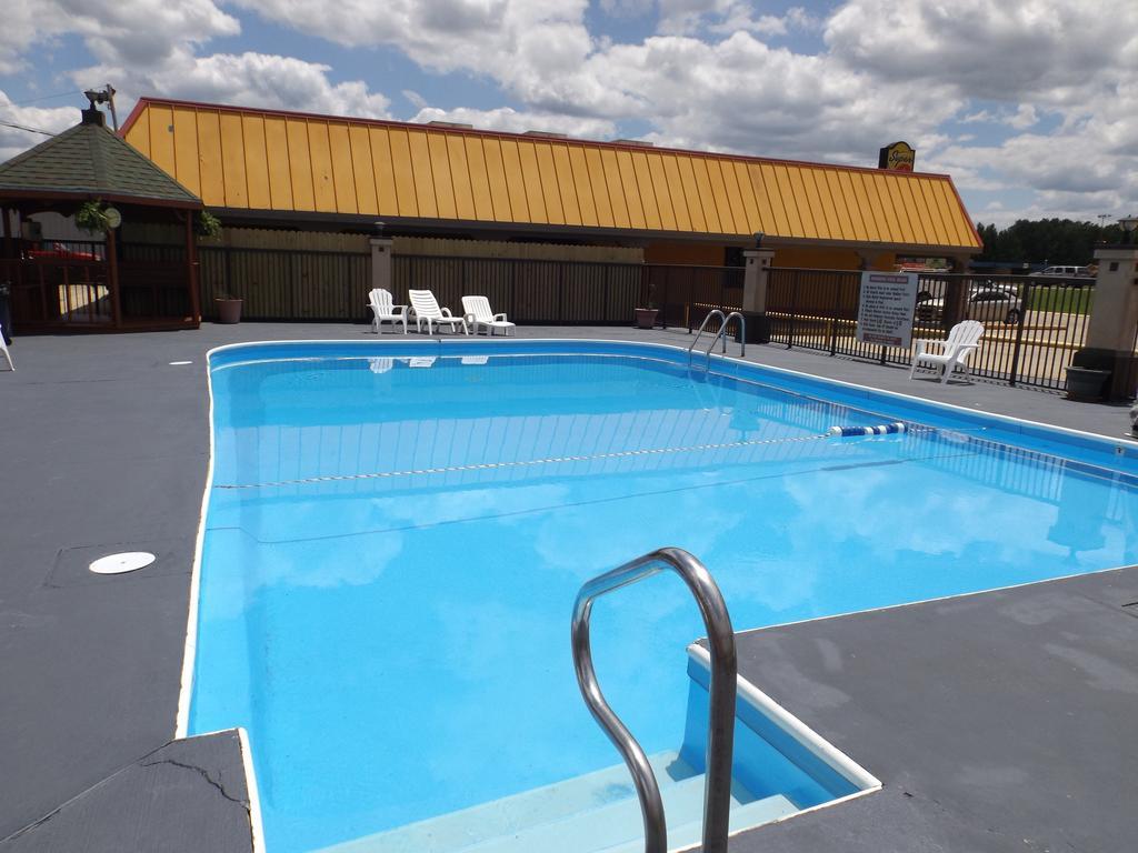 Super 8 By Wyndham Monticello Ar Motel Екстериор снимка